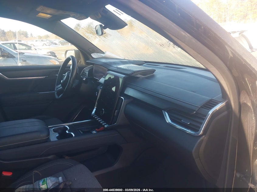 2025 GMC Acadia Fwd Elevation