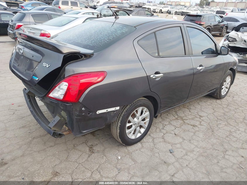 2015 Nissan Versa 1.6 Sv