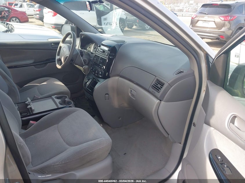 2004 Toyota Sienna Le