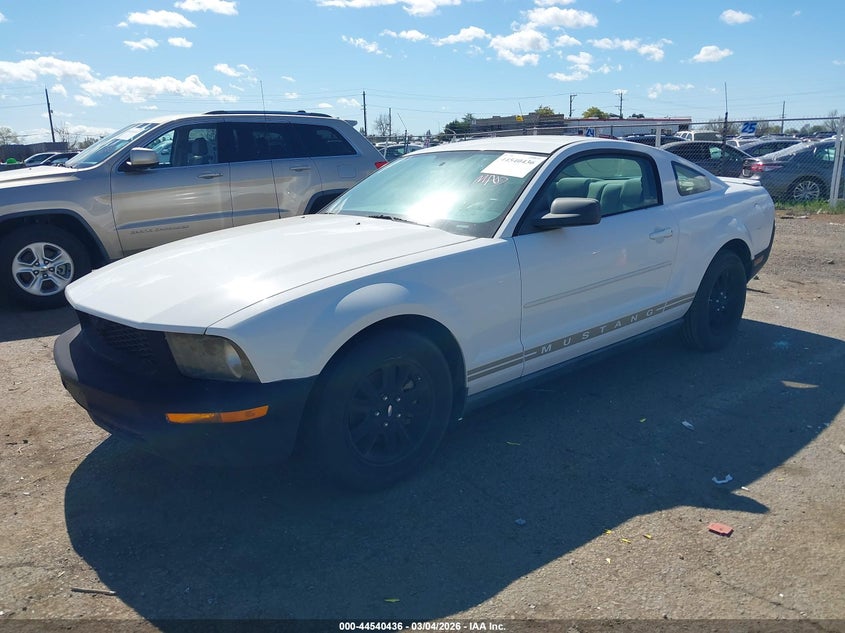 2007 Ford Mustang V6 Deluxe/V6 Premium