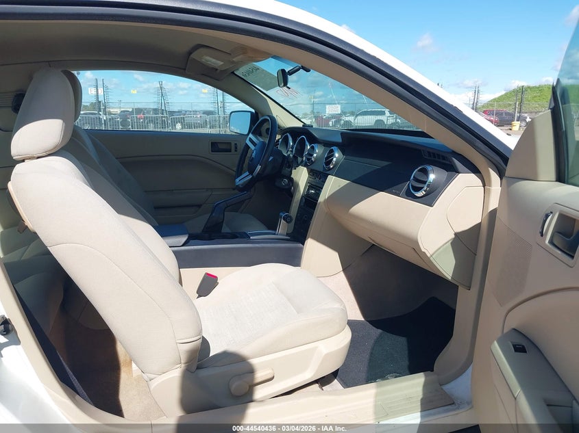 2007 Ford Mustang V6 Deluxe/V6 Premium