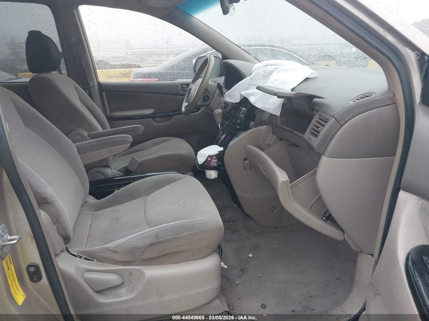 2004 Toyota Sienna Le