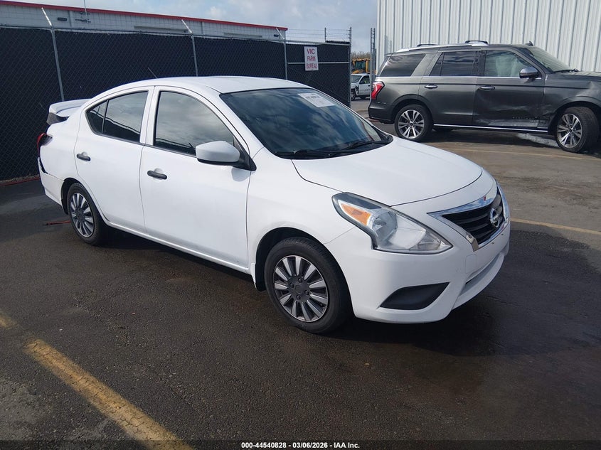 2016 Nissan Versa 1.6 S+