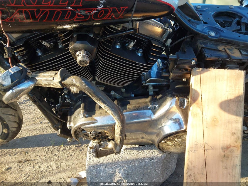 2014 Harley-Davidson Fxdl Dyna Low Rider VIN: 1HD1GNM25EC318354 Lot: 44541077