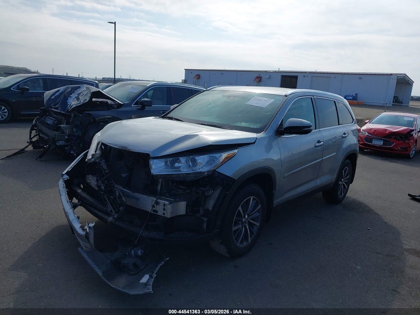 2019 Toyota Highlander Xle 5TDJZRFH5KS930987 photo 1