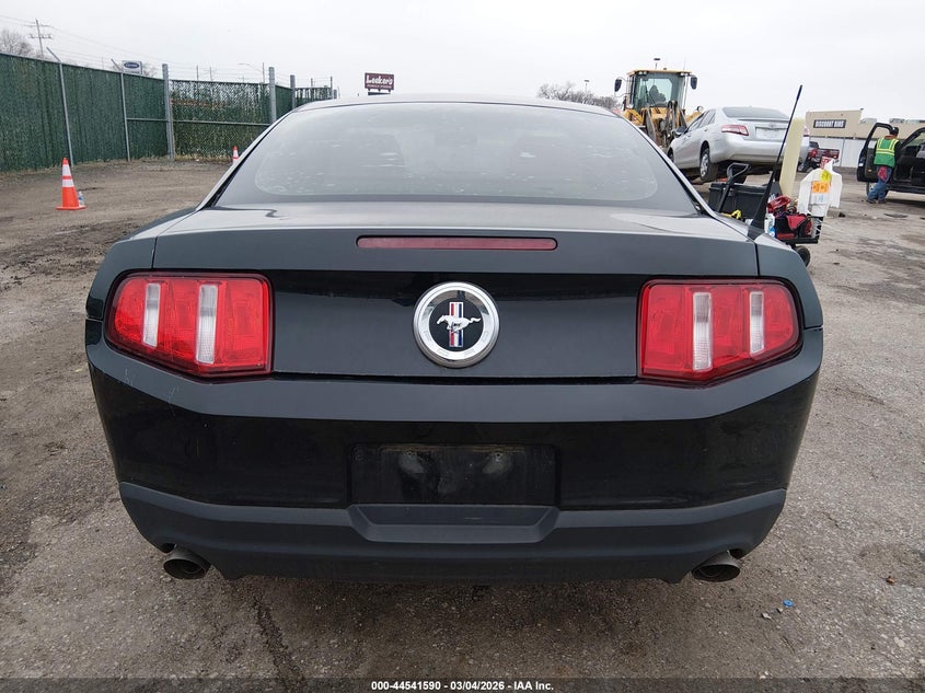 2011 Ford Mustang V6 VIN: 1ZVBP8AM8B5165365 Lot: 44541590