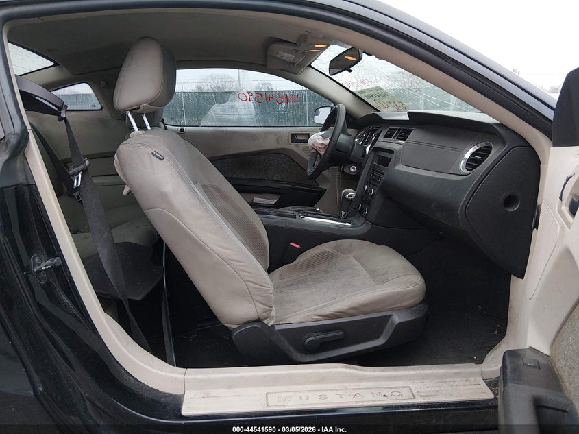 2011 Ford Mustang V6