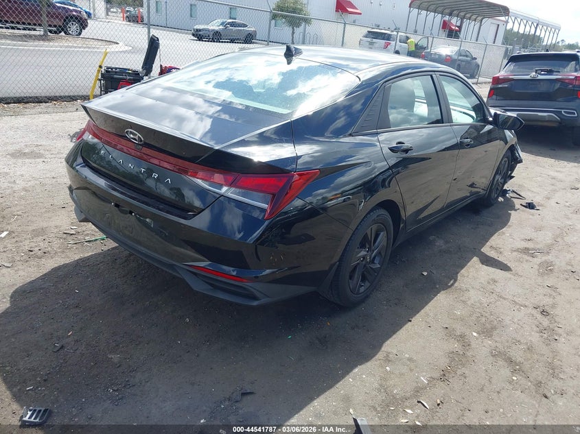 2022 Hyundai Elantra Sel