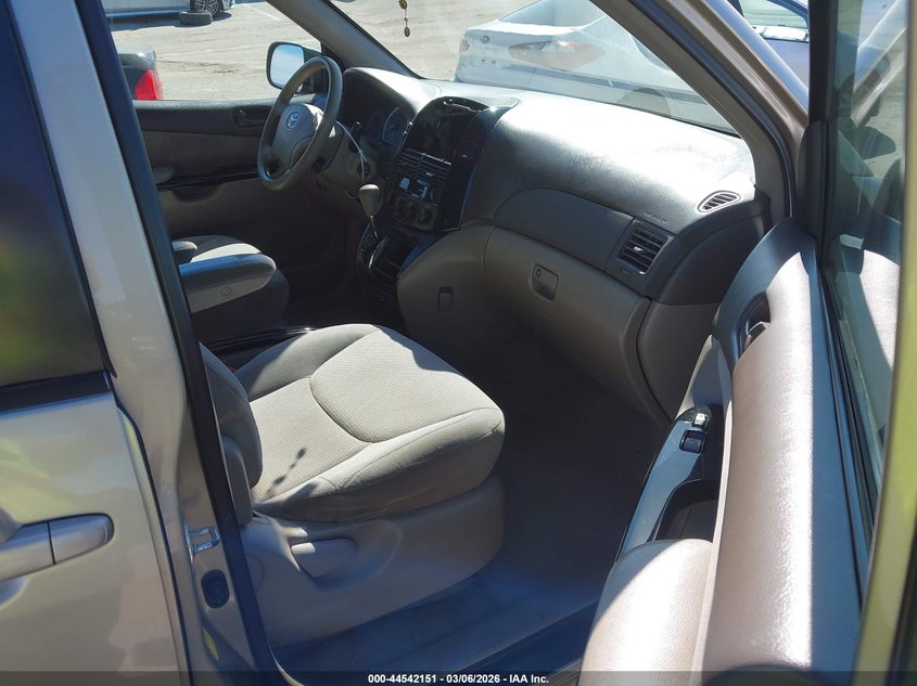 2004 Toyota Sienna Le