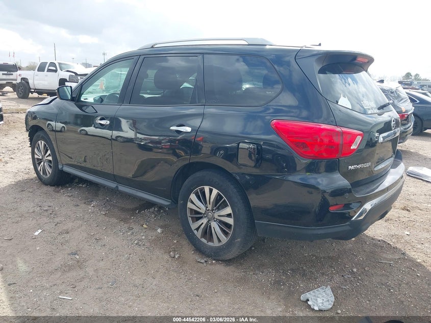 2017 Nissan Pathfinder Sv