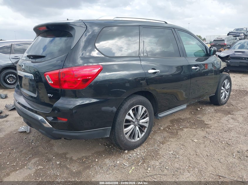 2017 Nissan Pathfinder Sv