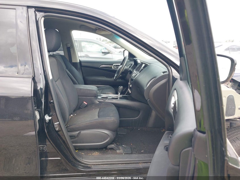 2017 Nissan Pathfinder Sv