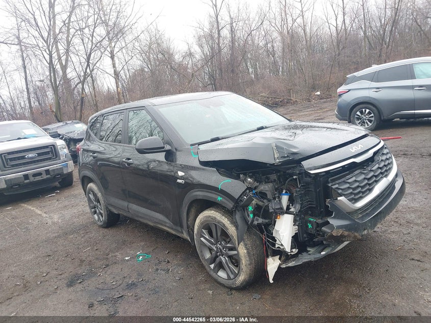 2023 KIA SELTOS LX