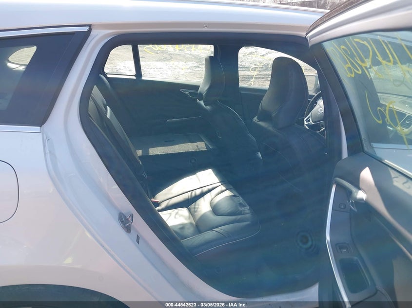 2017 Volvo V60 T6 R-Design Platinum VIN: YV149MSS3H1333984 Lot: 44542623