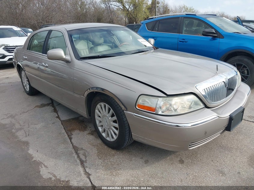 2003 Lincoln Town Car Signature