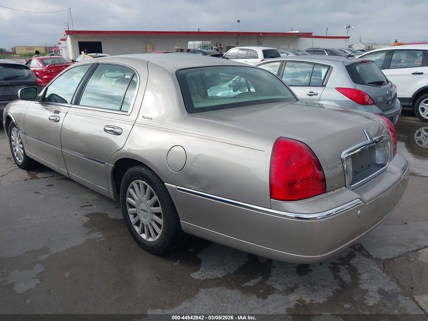2003 Lincoln Town Car Signature