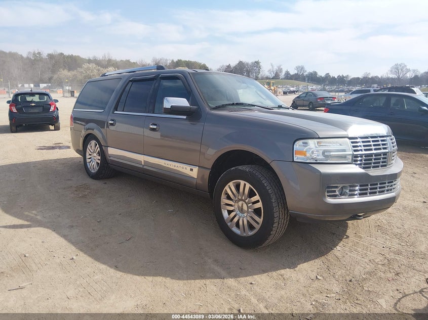 5LMJJ3J58CEL08238 LINCOLN NAVIGATOR L Photo 1