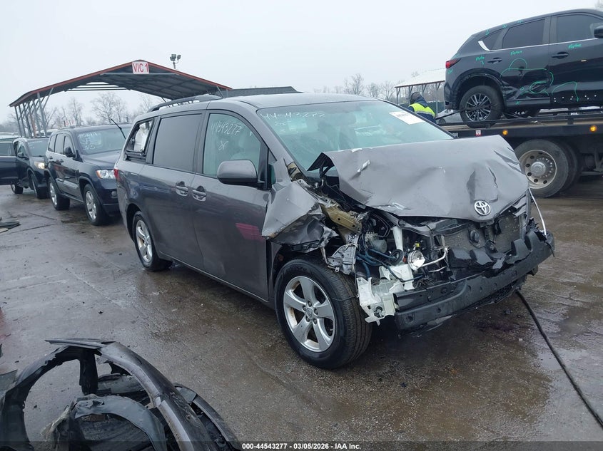 2017 Toyota Sienna Le 8 Passenger