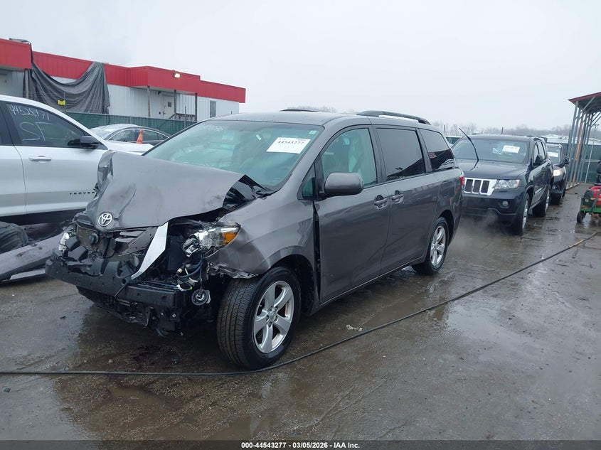 2017 Toyota Sienna Le 8 Passenger