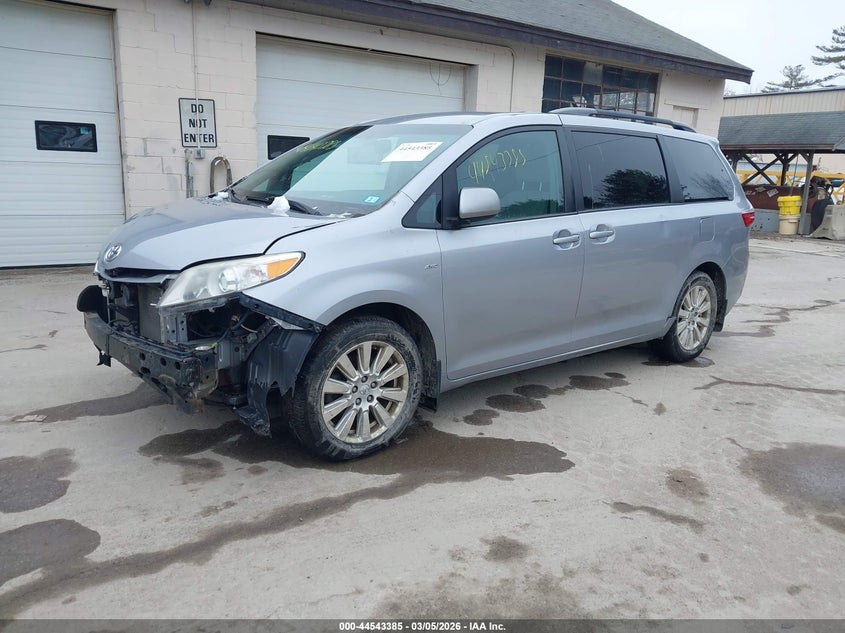 2017 Toyota Sienna Le 7 Passenger