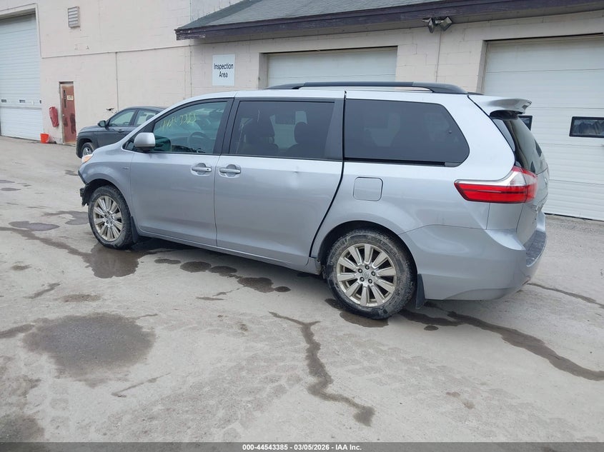 2017 Toyota Sienna Le 7 Passenger