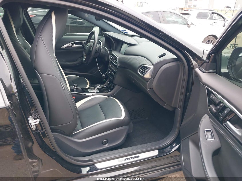 2017 Infiniti Qx30 Sport