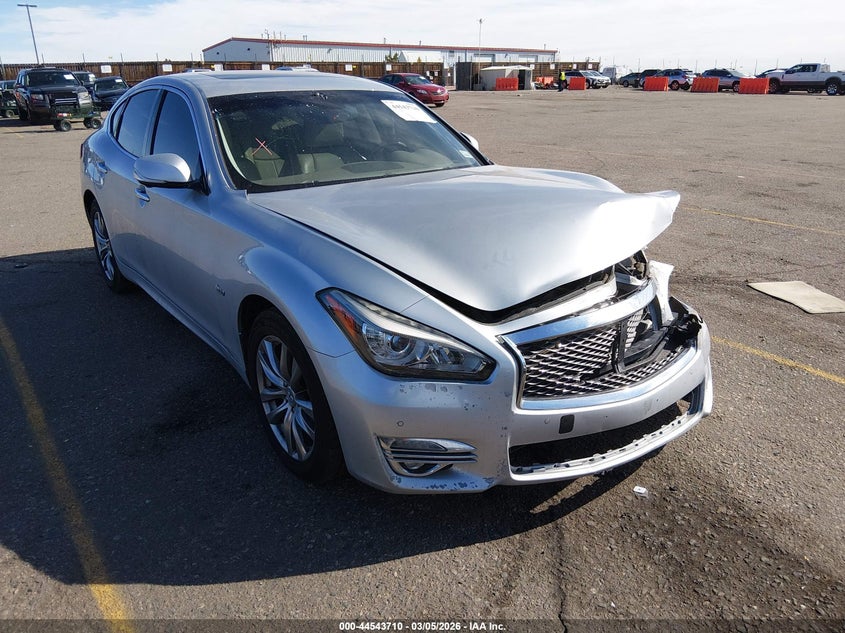 2016 Infiniti Q70 3.7