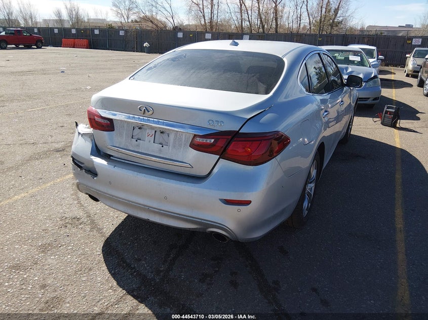 2016 Infiniti Q70 3.7