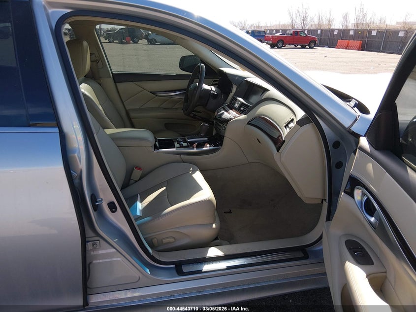 2016 Infiniti Q70 3.7