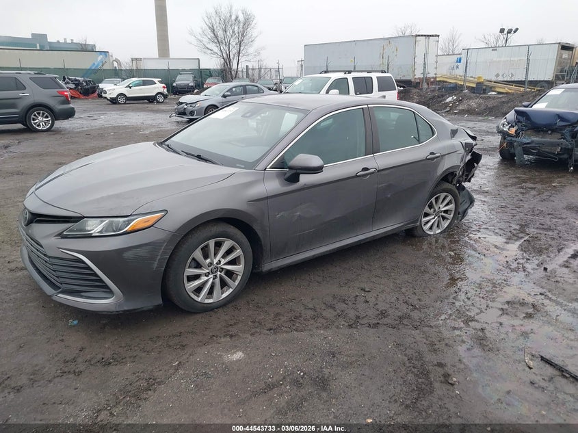 2022 Toyota Camry Le