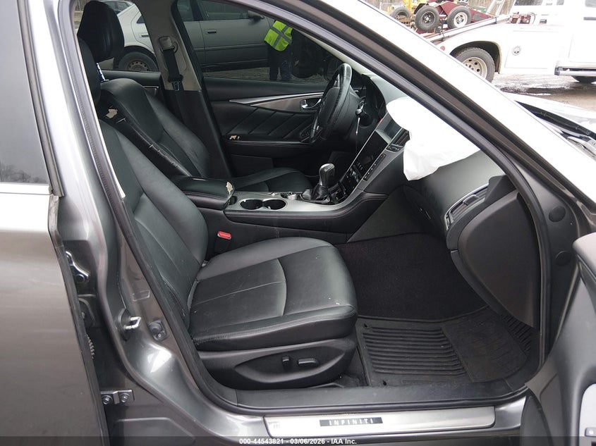 2015 Infiniti Q50 Premium