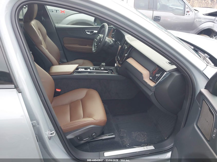 2024 Volvo Xc60 B5 Plus Dark Theme