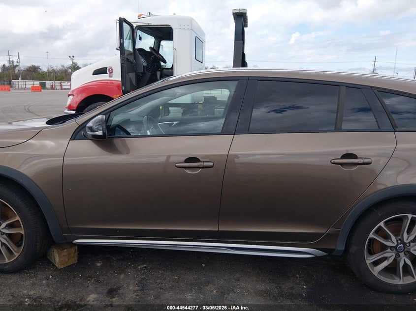 2015 Volvo V60 Cross Country T5 VIN: YV4612HK2F1001885 Lot: 44544277