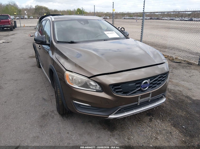 2015 Volvo V60 Cross Country T5