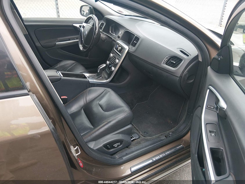 2015 Volvo V60 Cross Country T5