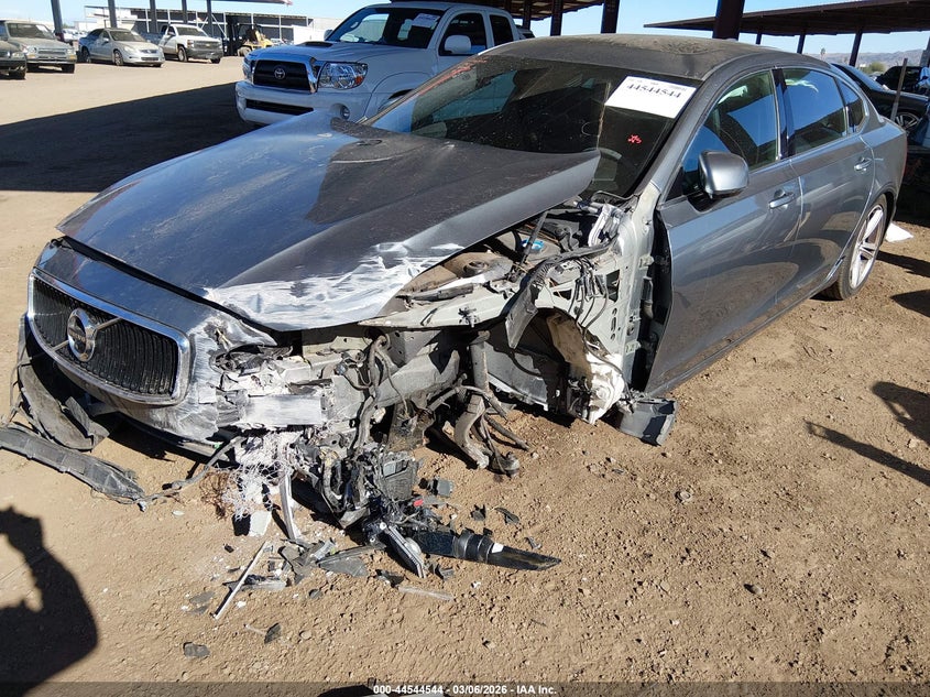 2018 Volvo S90 T5 Momentum VIN: LVY982AK4JP018725 Lot: 44544544