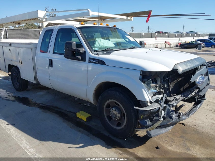 2015 Ford F-350 Chassis Xl