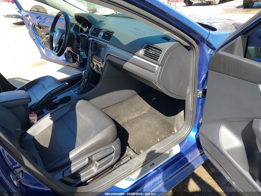 2017 Volkswagen Passat 1.8T R-Line