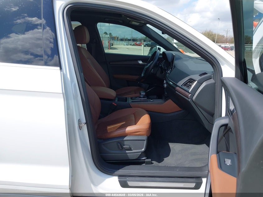2021 AUDI Q5 VIN: WA1BAAFY7M2073427