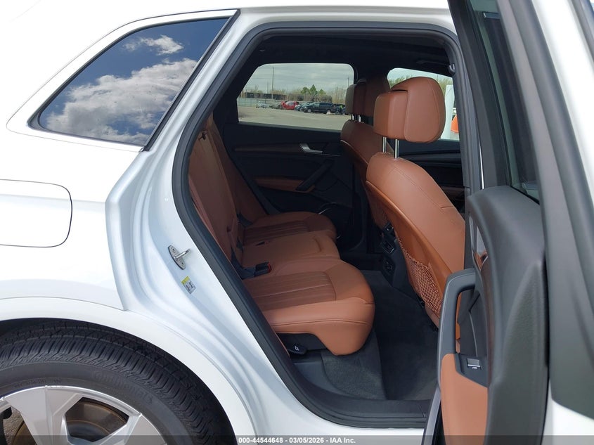 2021 AUDI Q5 VIN: WA1BAAFY7M2073427
