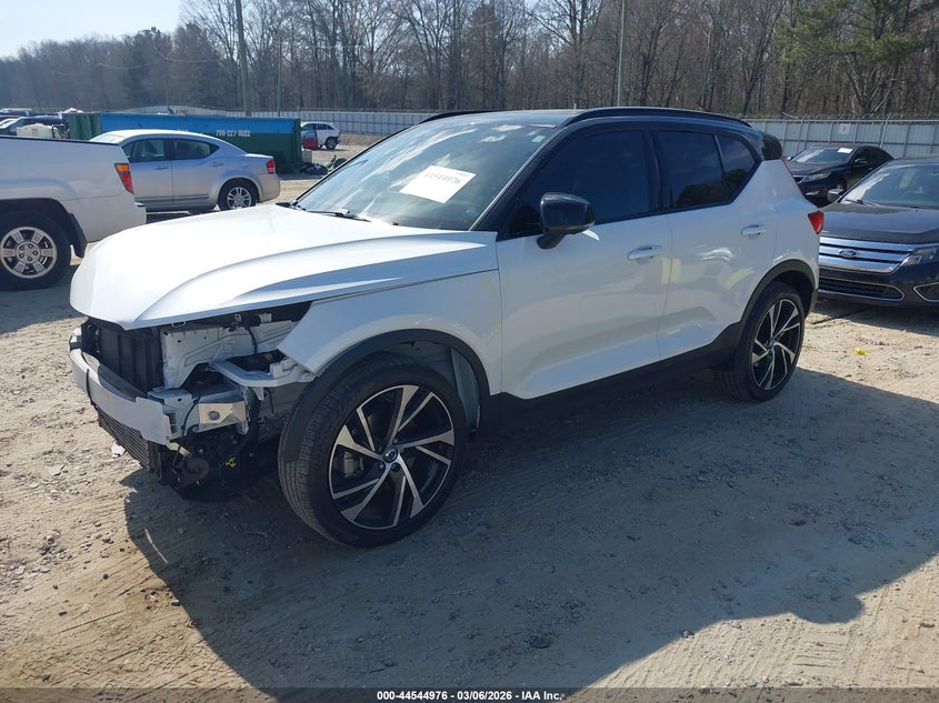 2022 Volvo Xc40 T5 R-Design