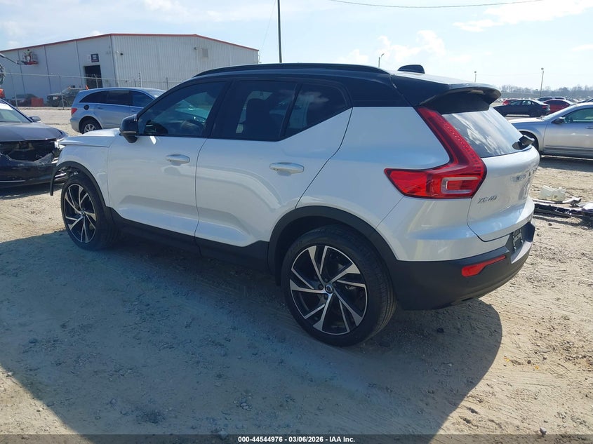 2022 Volvo Xc40 T5 R-Design