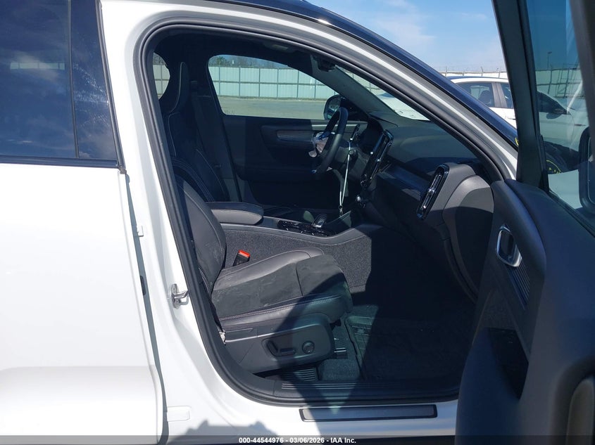 2022 Volvo Xc40 T5 R-Design