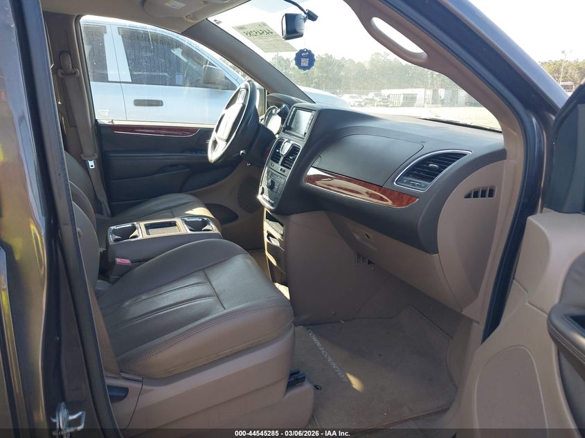 2015 Chrysler Town & Country Touring