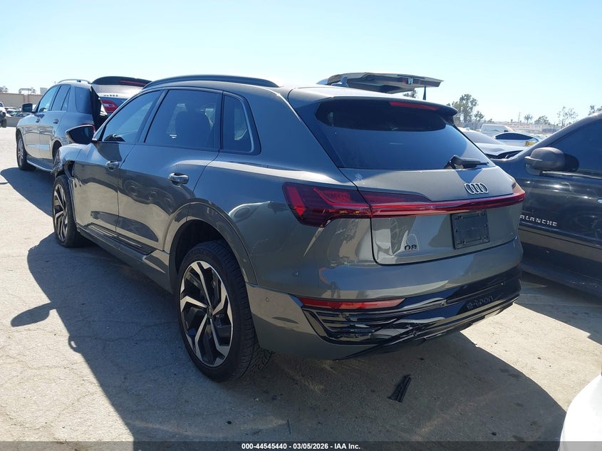 Vin: wa15aage0rb014857, lot: 45042273, audi q8 e-tron premium plus quattro 20243