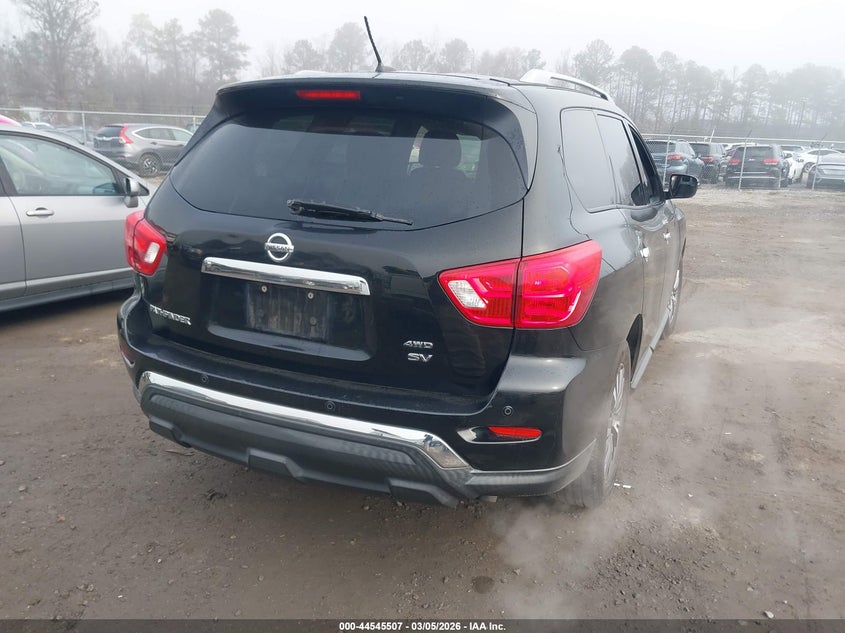 2018 Nissan Pathfinder Sv