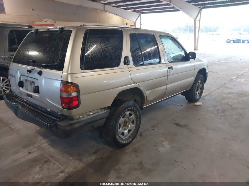 1997 Nissan Pathfinder Le/Xe