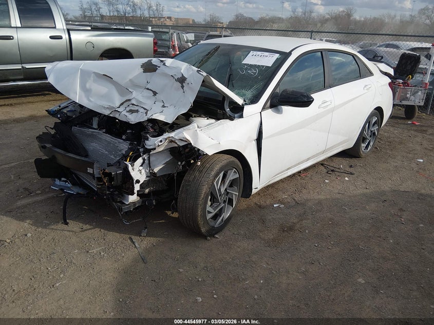 2025 HYUNDAI ELANTRA auction photo 2