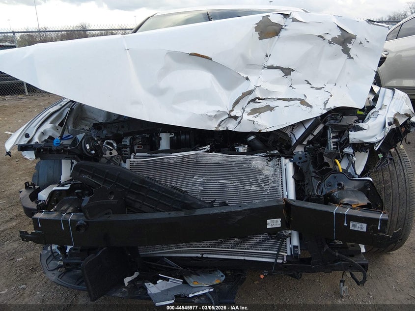 2025 HYUNDAI ELANTRA auction photo 6