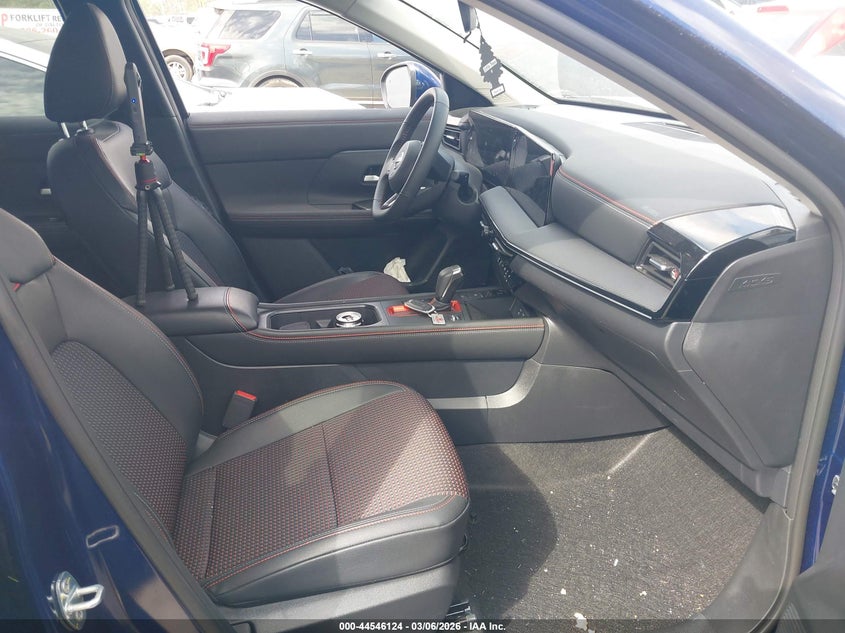 2025 Nissan Kicks Sr Fwd